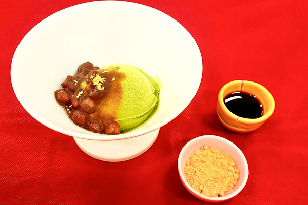 抹茶アイスの黒蜜きなこがけ