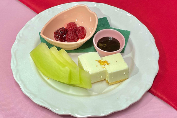 チーズケーキフルーツチョコソース
